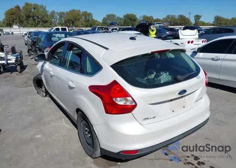 2012 Ford Focus Titanium z USA, uszkodzony, nr VIN 1FAHP3N29CL235368